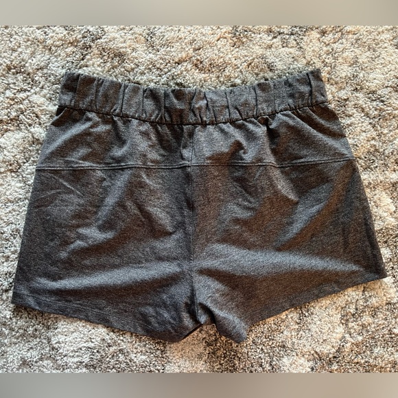 Lululemon size 10 shorts - Picture 4 of 5